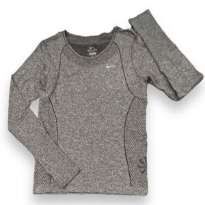 Nike Dri Fit Knit Running Shirt Long Sleeves Thumb Holes Grey Size Medium